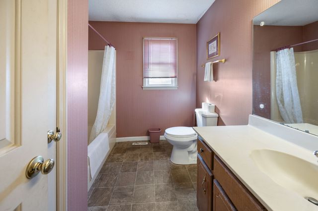 180 Woods Edge Rd, Winchester, TN 37398