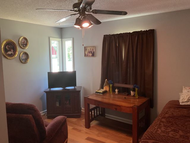 180 Woods Edge Rd, Winchester, TN 37398