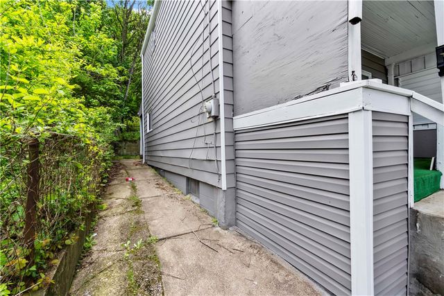 916 Sarah St, West Homestead, PA 15120