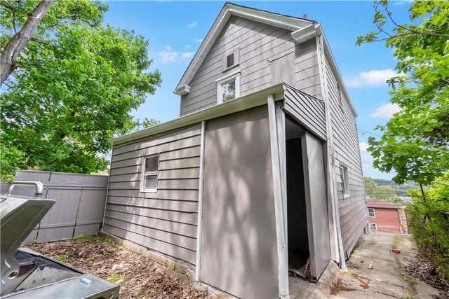 916 Sarah St, West Homestead, PA 15120