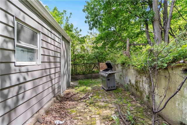 916 Sarah St, West Homestead, PA 15120