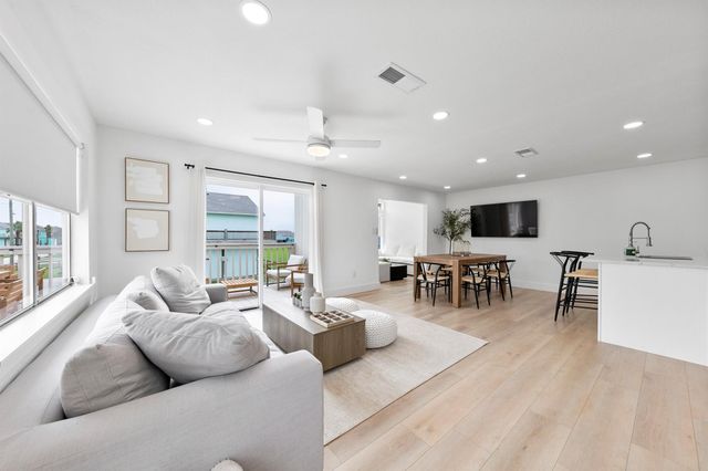 971 Mary Ann, Crystal Beach, TX 77650
