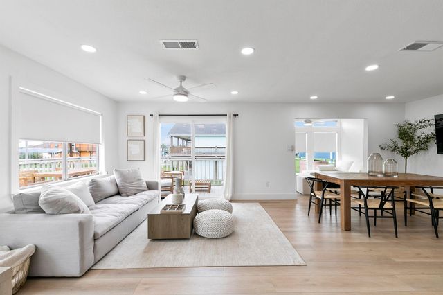 971 Mary Ann, Crystal Beach, TX 77650