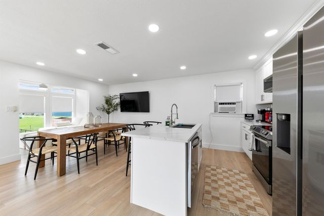 971 Mary Ann, Crystal Beach, TX 77650