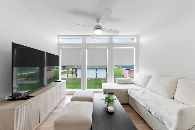 971 Mary Ann, Crystal Beach, TX 77650