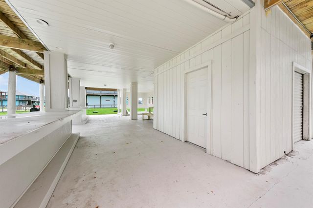 971 Mary Ann, Crystal Beach, TX 77650