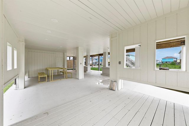 971 Mary Ann, Crystal Beach, TX 77650
