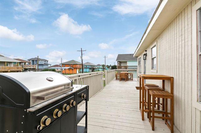 971 Mary Ann, Crystal Beach, TX 77650