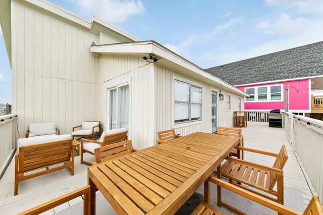 971 Mary Ann, Crystal Beach, TX 77650