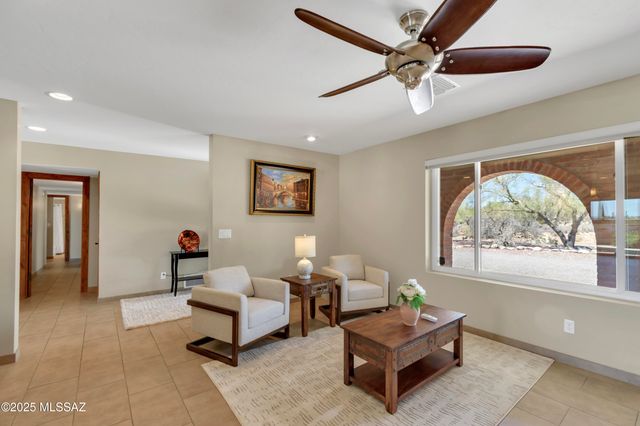 1300 E Vía Entrada, Tucson, AZ 85718