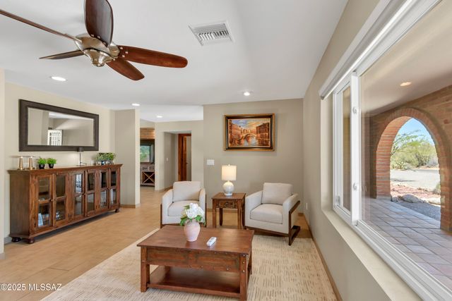 1300 E Vía Entrada, Tucson, AZ 85718