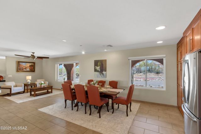 1300 E Vía Entrada, Tucson, AZ 85718