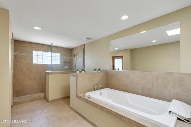 1300 E Vía Entrada, Tucson, AZ 85718