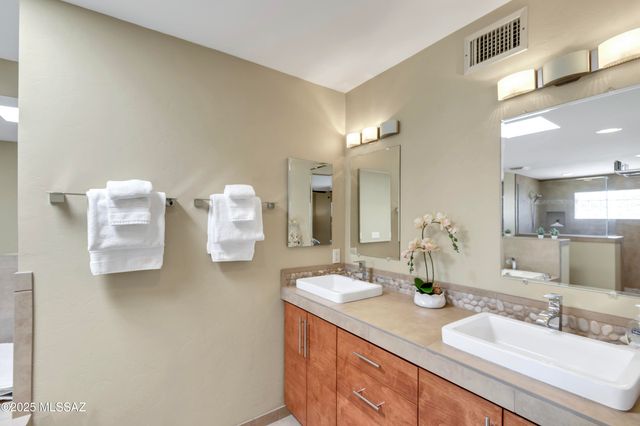 1300 E Vía Entrada, Tucson, AZ 85718