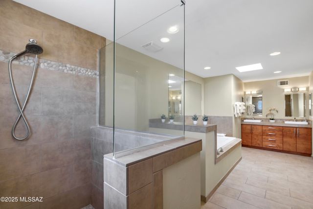 1300 E Vía Entrada, Tucson, AZ 85718