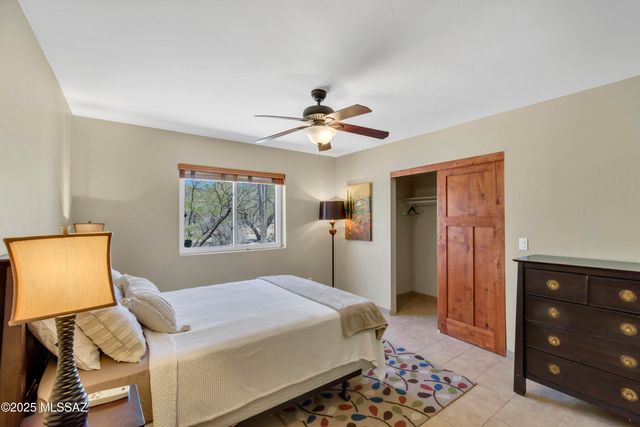 1300 E Vía Entrada, Tucson, AZ 85718