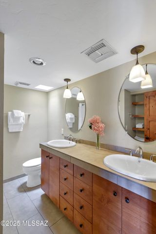 1300 E Vía Entrada, Tucson, AZ 85718