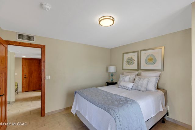 1300 E Vía Entrada, Tucson, AZ 85718