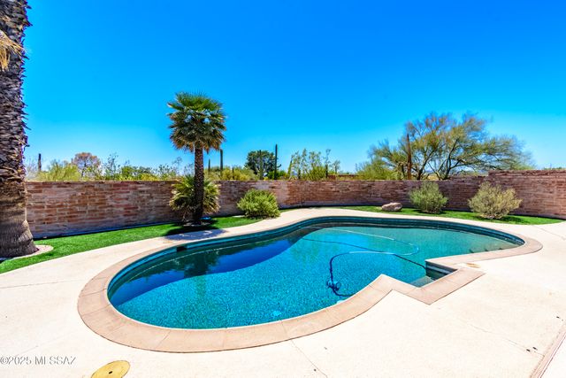 1300 E Vía Entrada, Tucson, AZ 85718