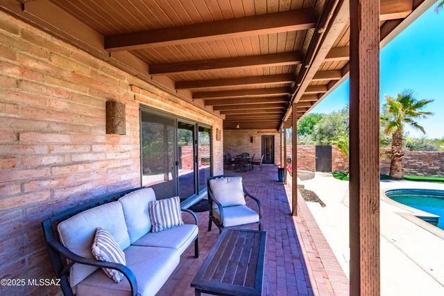 1300 E Vía Entrada, Tucson, AZ 85718