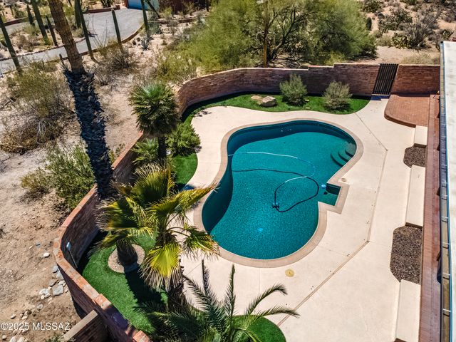 1300 E Vía Entrada, Tucson, AZ 85718