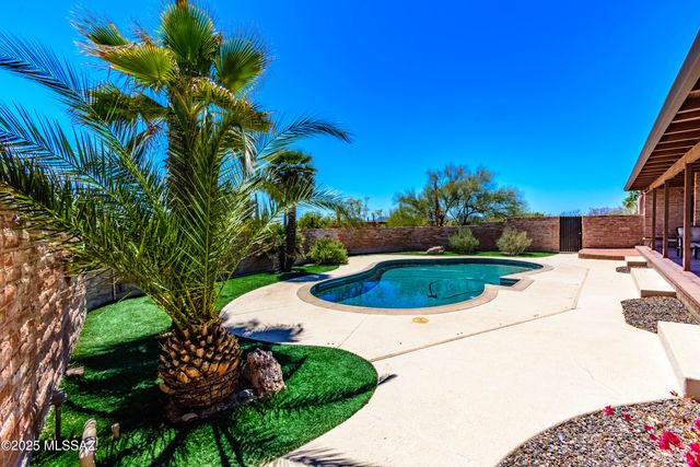 1300 E Vía Entrada, Tucson, AZ 85718