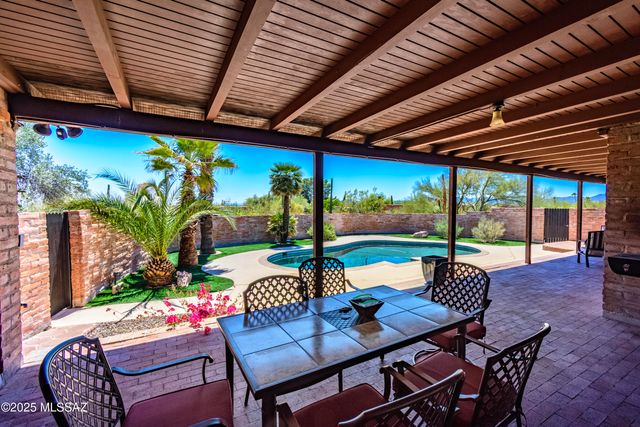 1300 E Vía Entrada, Tucson, AZ 85718