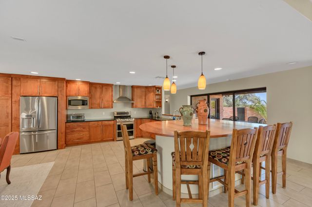 1300 E Vía Entrada, Tucson, AZ 85718