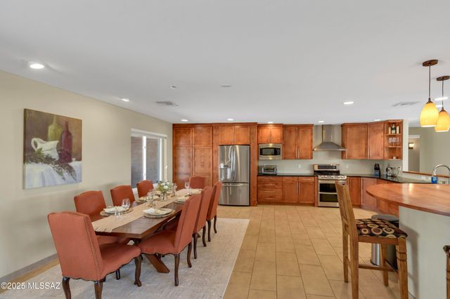 1300 E Vía Entrada, Tucson, AZ 85718