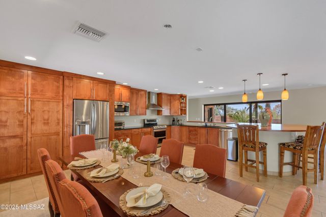 1300 E Vía Entrada, Tucson, AZ 85718