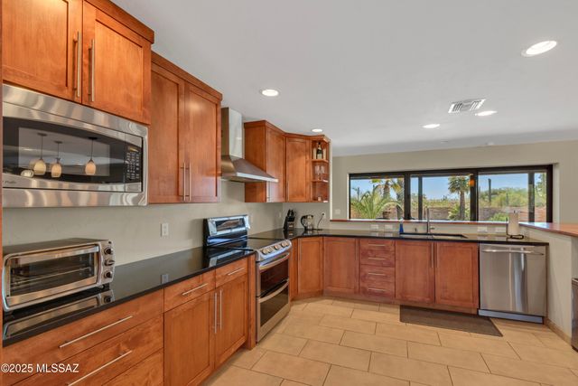 1300 E Vía Entrada, Tucson, AZ 85718