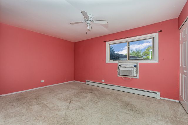 5740 Concord Lane 12, Clarendon Hills, IL 60514