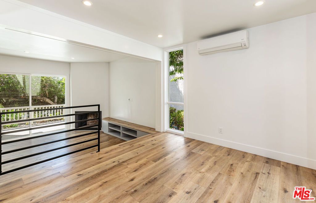 Image 10 of property listing at 28368 Rey De Copas Lane, Malibu, CA 90265