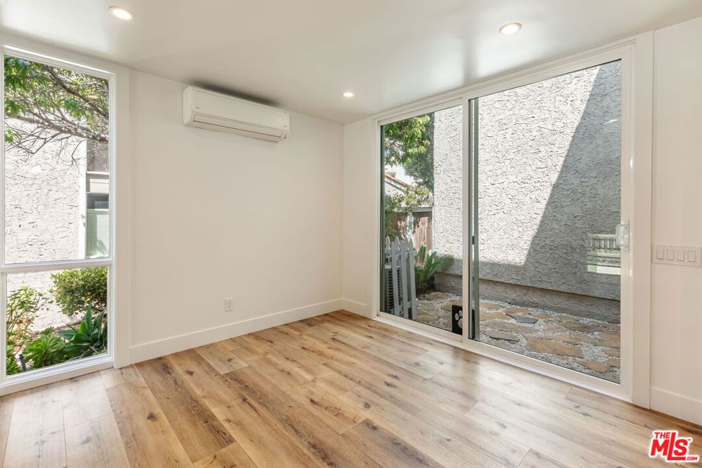 Image 11 of property listing at 28368 Rey De Copas Lane, Malibu, CA 90265