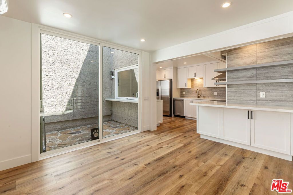 Image 13 of property listing at 28368 Rey De Copas Lane, Malibu, CA 90265