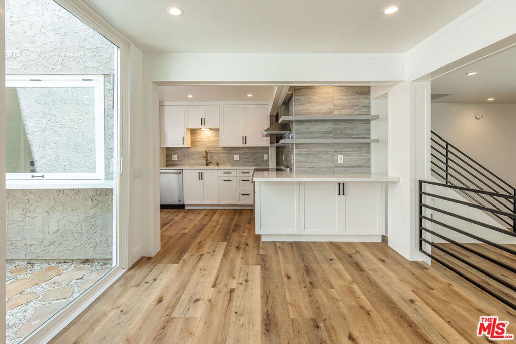 Image 14 of property listing at 28368 Rey De Copas Lane, Malibu, CA 90265