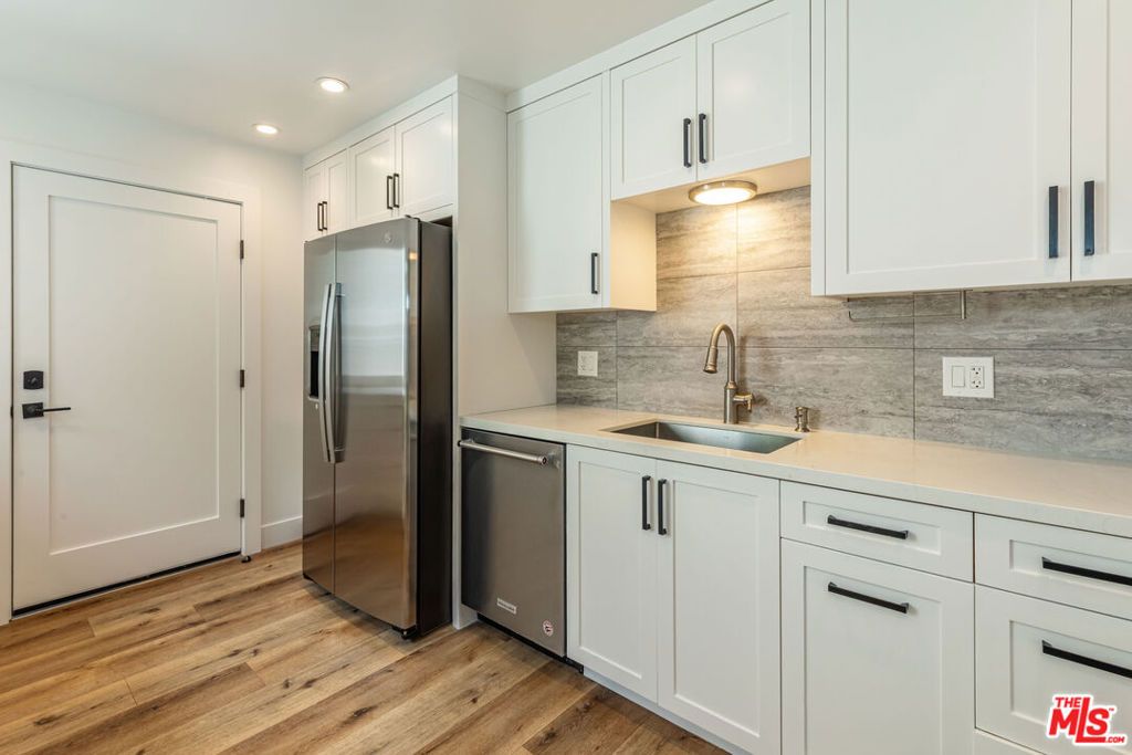 Image 17 of property listing at 28368 Rey De Copas Lane, Malibu, CA 90265