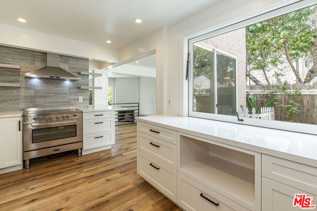 Image 18 of property listing at 28368 Rey De Copas Lane, Malibu, CA 90265