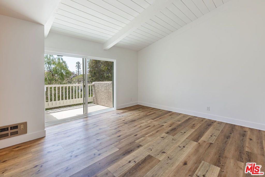 Image 19 of property listing at 28368 Rey De Copas Lane, Malibu, CA 90265