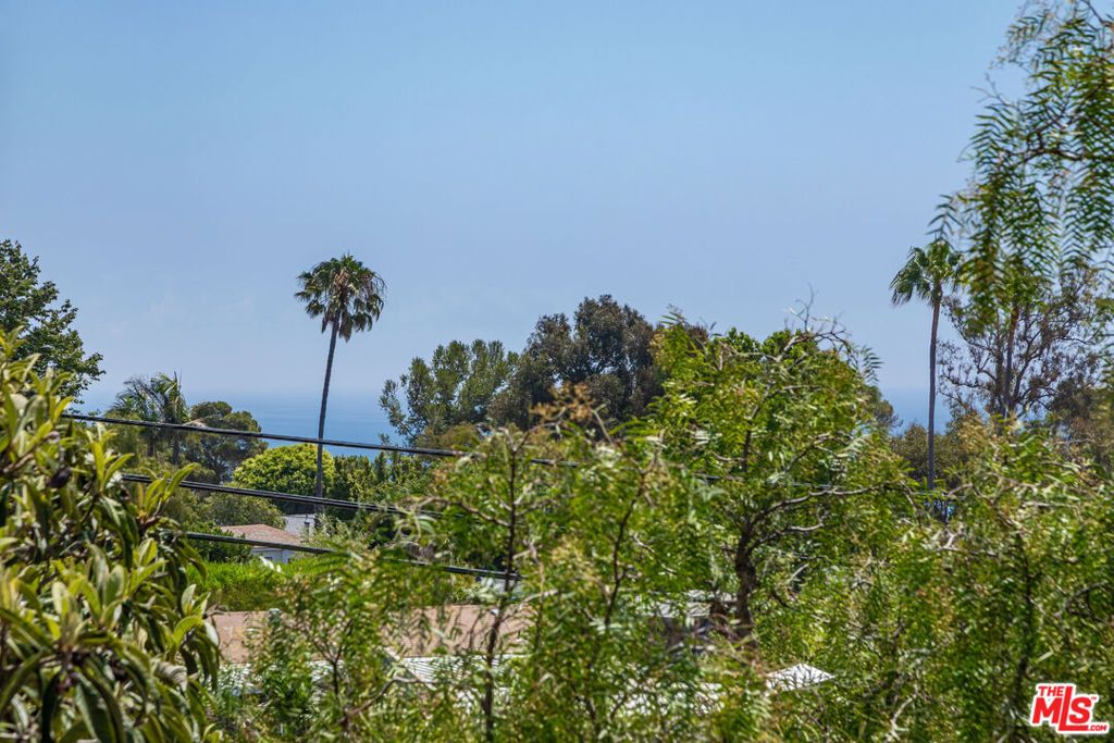 Image 21 of property listing at 28368 Rey De Copas Lane, Malibu, CA 90265