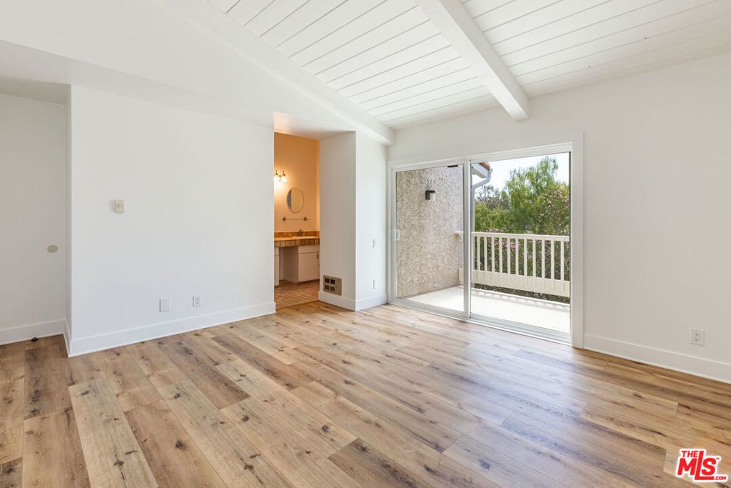 Image 22 of property listing at 28368 Rey De Copas Lane, Malibu, CA 90265