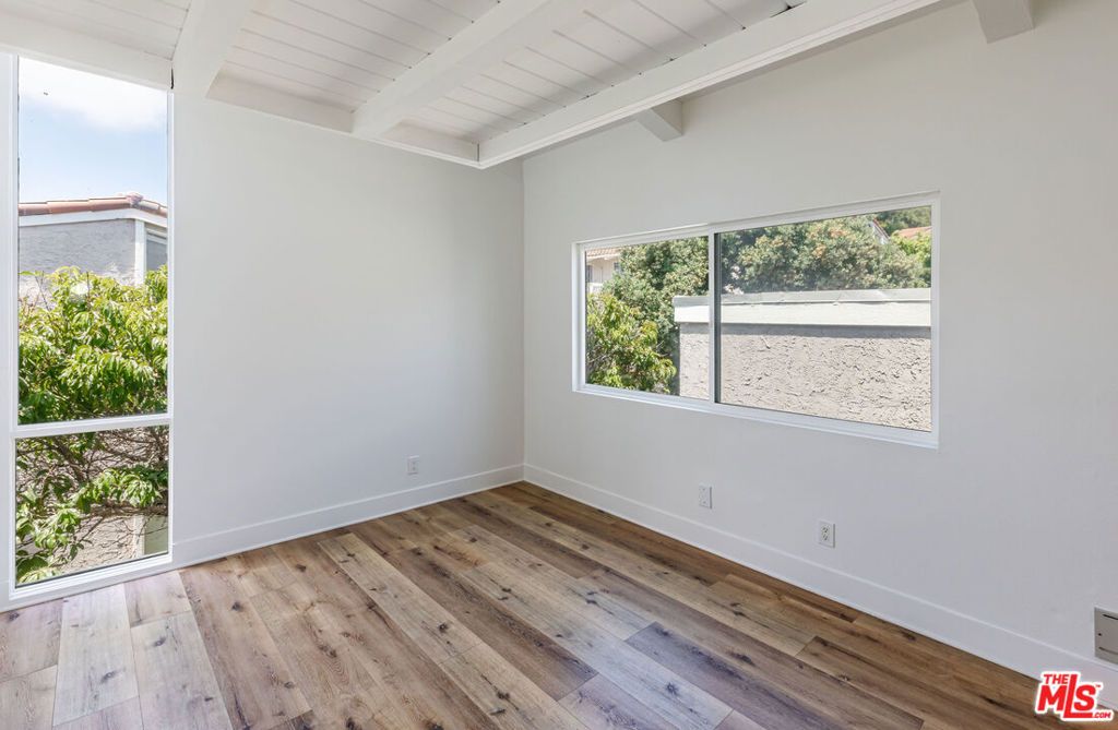 Image 28 of property listing at 28368 Rey De Copas Lane, Malibu, CA 90265