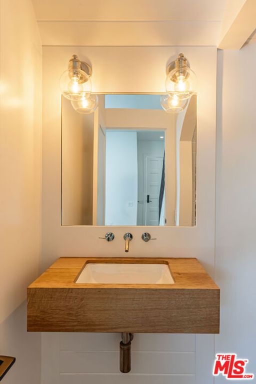 Image 30 of property listing at 28368 Rey De Copas Lane, Malibu, CA 90265