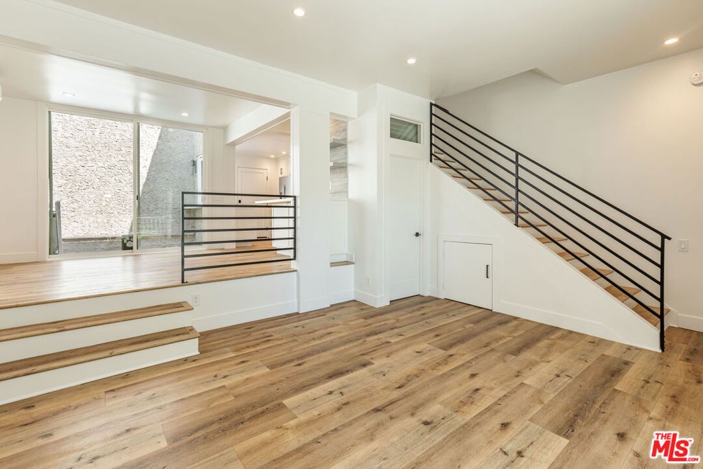 Image 4 of property listing at 28368 Rey De Copas Lane, Malibu, CA 90265