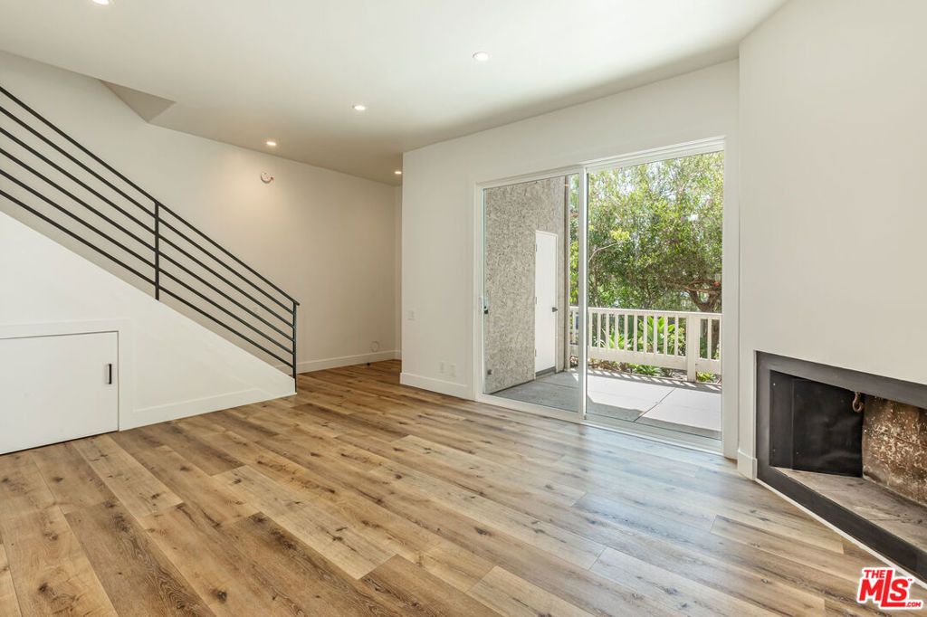 Image 5 of property listing at 28368 Rey De Copas Lane, Malibu, CA 90265