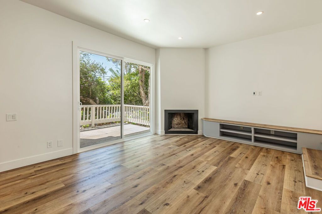 Image 6 of property listing at 28368 Rey De Copas Lane, Malibu, CA 90265