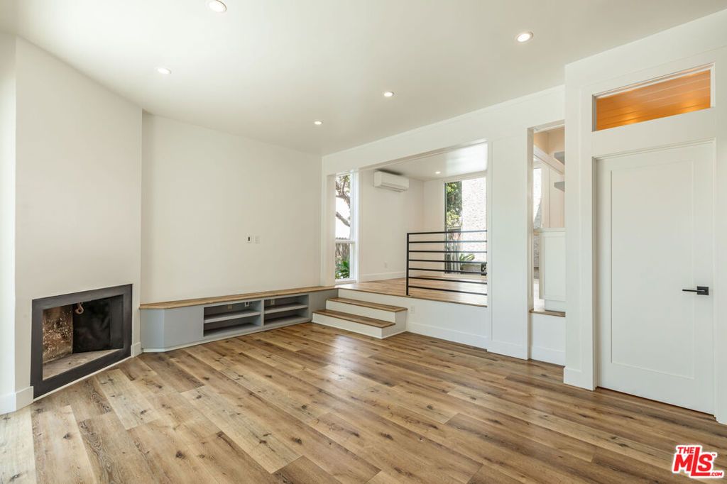 Image 9 of property listing at 28368 Rey De Copas Lane, Malibu, CA 90265