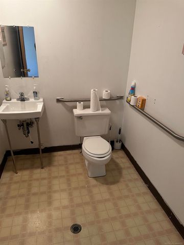 22125-33 Gratiot Avenue, Eastpointe, MI 48021