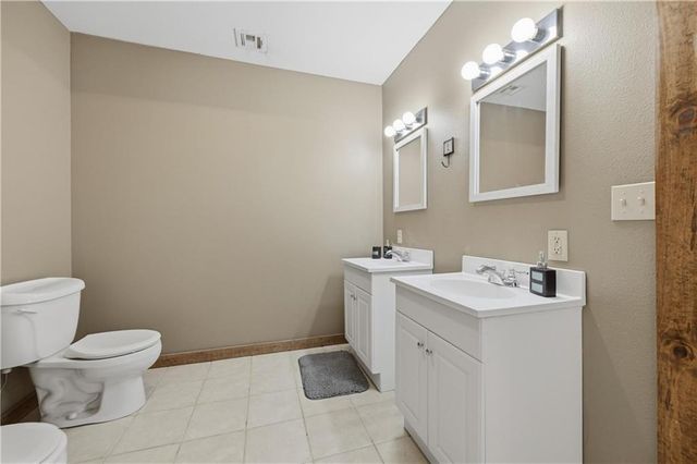 3014 W 4th Street, Pittsburg, KS 66762