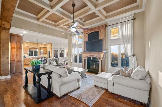 8050 N Caldwell Avenue, Parkville, MO 64152